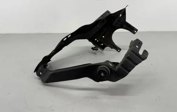 Mercedes-Benz CLS C219 Headlight/headlamp mounting bracket