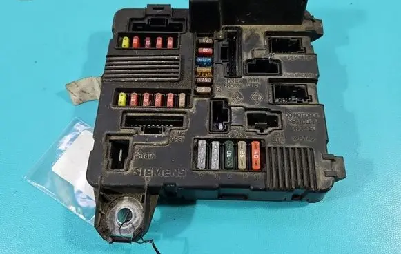 Renault Scenic II - Grand scenic II Central body control module 8200306032A IMPRK1527025