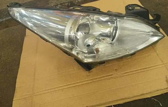Peugeot 5008 Headlight/headlamp 9682519080
