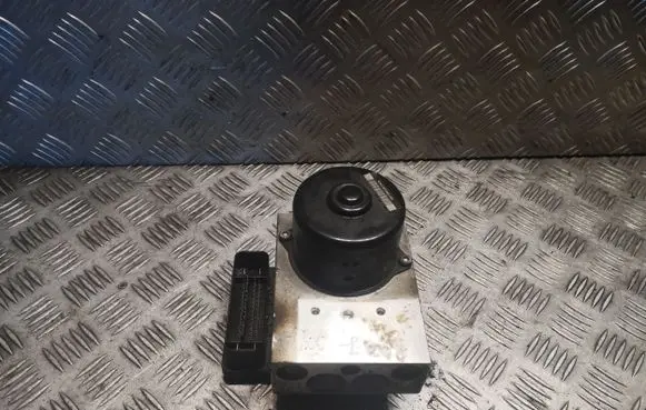 Mercedes-Benz C W203 ABS Pump 2095452532 A2095452532