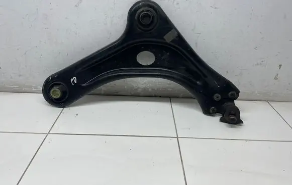 Citroen C3 Front lower control arm/wishbone
