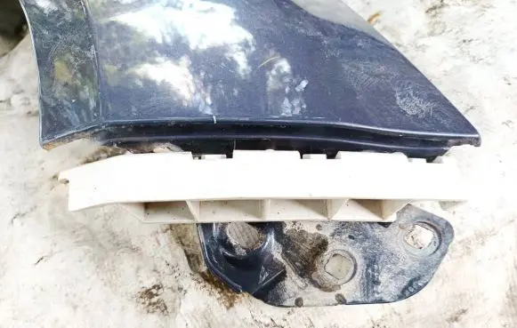 Ford Focus Front bumper mounting bracket
