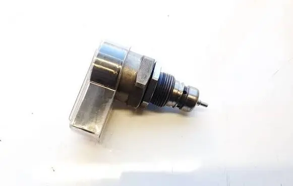 Volkswagen Tiguan Fuel pressure sensor 0281006002 23778556