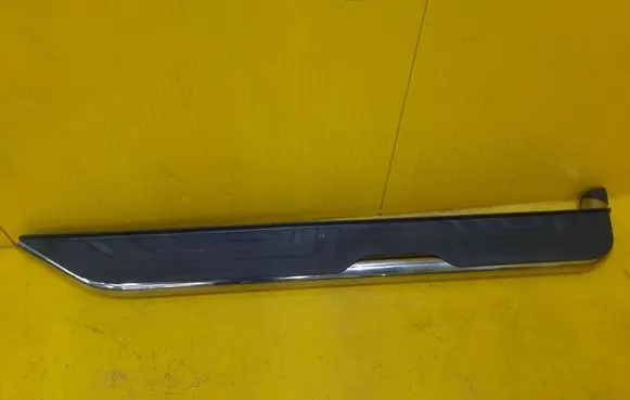 Mercedes-Benz X-class W470 Side skirt front trim A4718500000