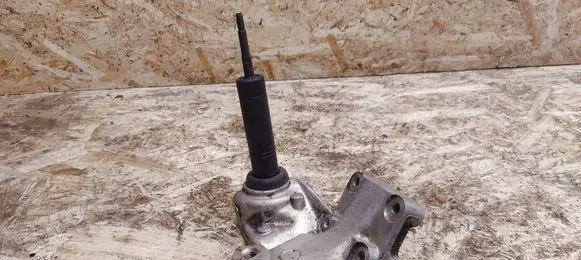 Mercedes-Benz 380 560SEC C126 Engine mounting bracket R1162235104