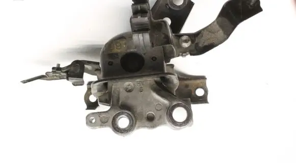 Toyota Prius (XW30) Engine mount bracket