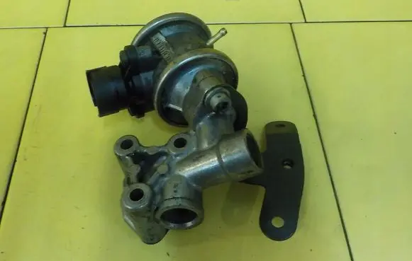 Audi TT Mk1 Other engine bay part 06A131102F