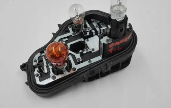 Citroen C4 Cactus Tail light bulb cover holder