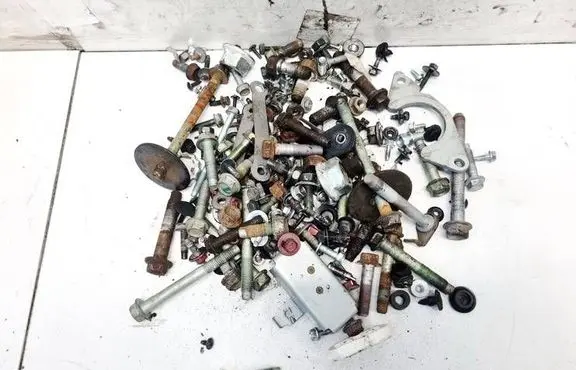 Nissan Leaf I (ZE0) Nuts/bolts 