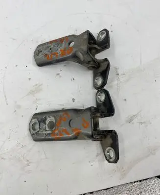 Mitsubishi L200 Front door hinge set