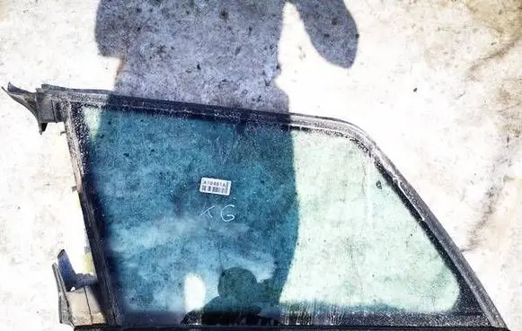 Audi A4 S4 B5 8D Rear side window as2