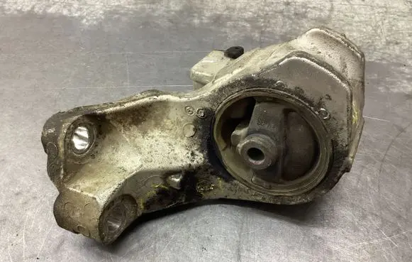 Honda Accord Engine mount bracket