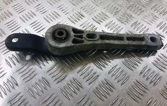 Volkswagen PASSAT B6 Engine mount bracket 3000199855