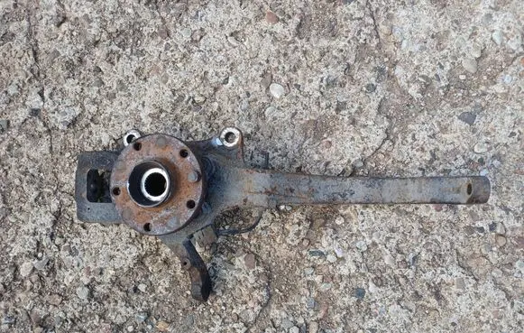 Alfa Romeo 166 Front wheel hub spindle knuckle
