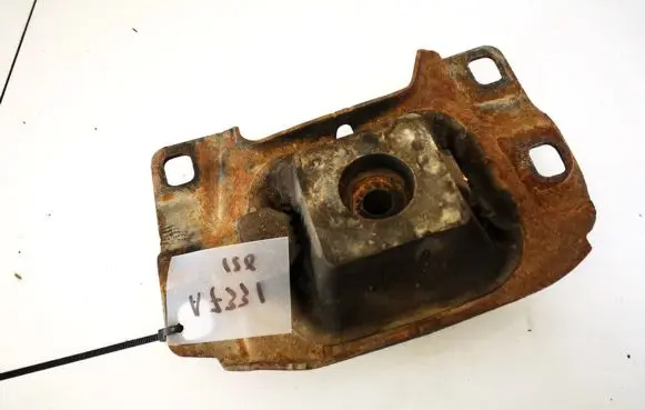 Engine mount bracket
