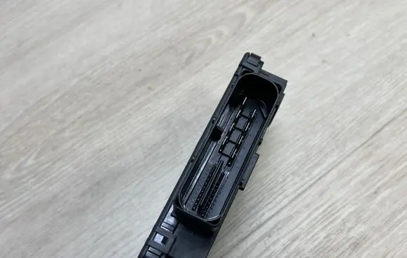 Volkswagen Touareg II Hand brake control module 7P0907801E