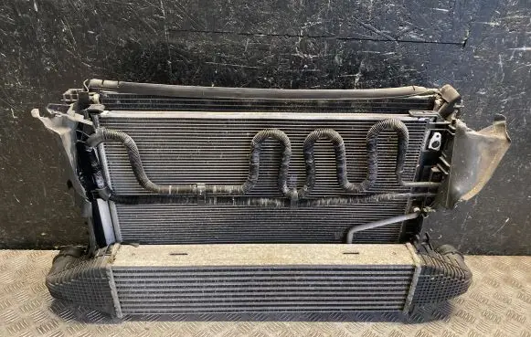 Mercedes-Benz C AMG W204 Coolant radiator A2045000303