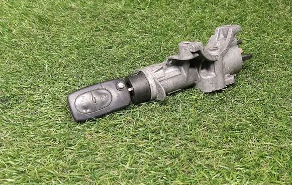 Volkswagen PASSAT B5.5 Ignition lock 4B0905851A
