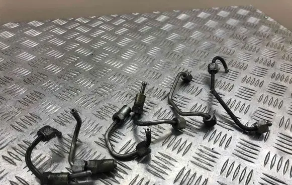 Fuel injector supply line/pipe