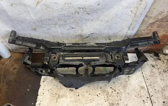 BMW 3 E46 Radiator support slam panel 8202832
