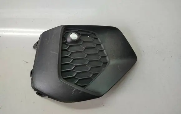 Audi A3 8Y Front bumper lower grill 8Y0807682A