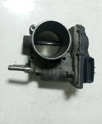 Toyota Avensis T270 Throttle valve 261000R020