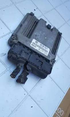 Volkswagen Golf V Engine control unit/module 03G906016B