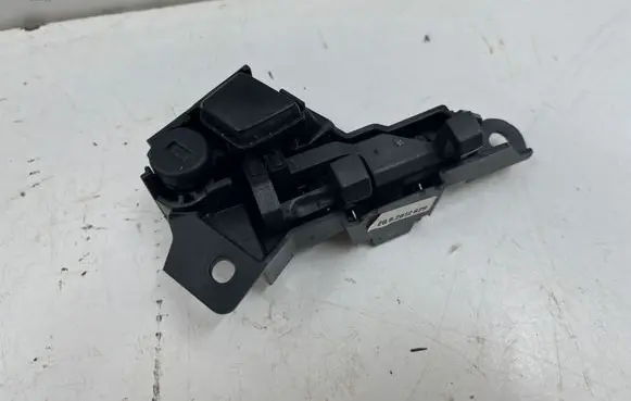 BMW 5 F10 F11 Glove box lock 03F1010017
