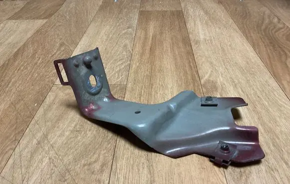Opel Insignia A Fender mounting bracket 0829