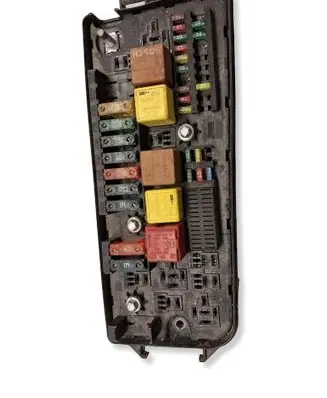 Opel Vectra C Fuse module 13112920