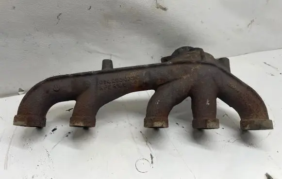 Volkswagen Multivan T4 Exhaust manifold 074253033C