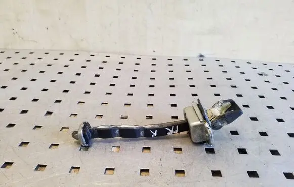 Skoda Octavia Mk2 (1Z) Front door check strap stopper