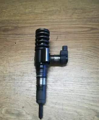 Volkswagen PASSAT B6 Fuel injector 03G130073T 03G130 073T