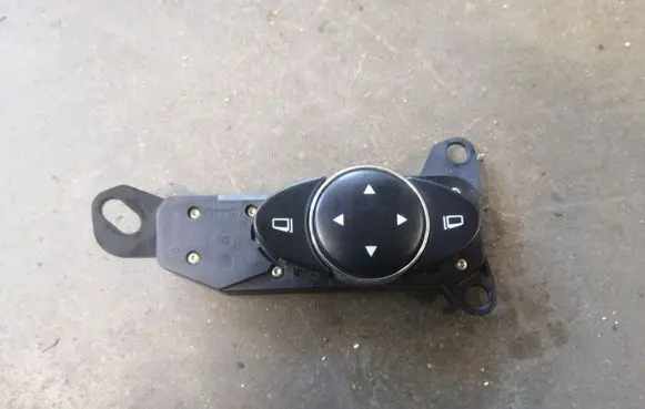 Wing mirror switch