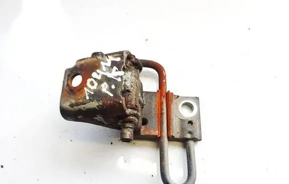 Seat Exeo (3R) Front door upper hinge 8e0831411e