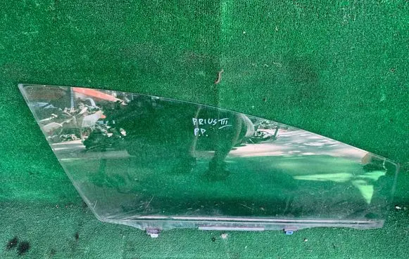 Toyota Prius (XW30) Front door window glass four-door 