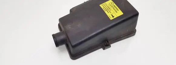 Volvo S80 Fuse box cover 8651137