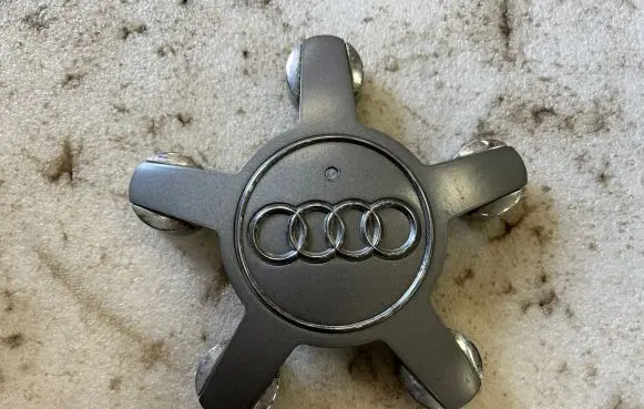 Audi A6 S6 C6 4F R20 wheel hub/cap/trim 4F0601165