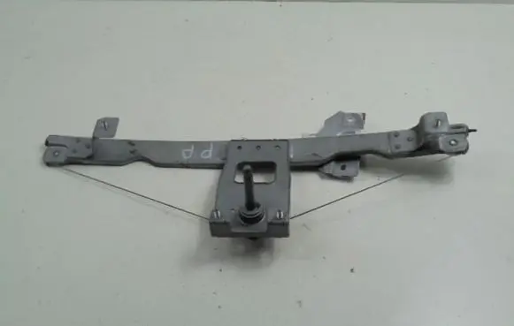 Dacia Sandero Front door manual window regulator 82007338250