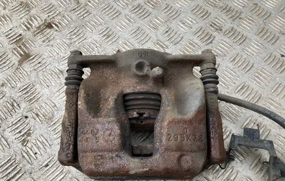 Mercedes-Benz A W176 Front brake caliper