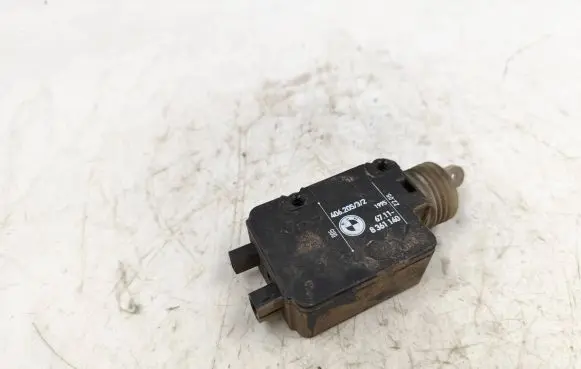 BMW 3 E36 Central locking motor 8361140 40620532 6111