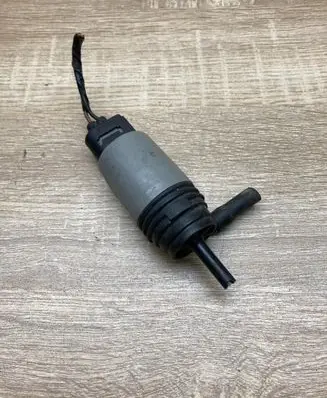 BMW 5 E60 E61 Windscreen/windshield washer pump 6934159 235576
