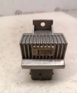 Renault Master III Glow plug pre-heat relay 110678071R