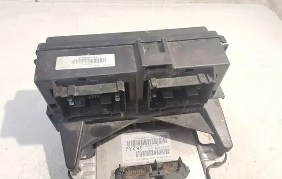 Jeep Grand Cherokee (WK) Fuse box set 04692073AB P56050147AJ