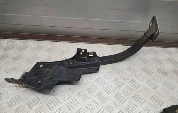 Audi A8 S8 D4 4H Fender mounting bracket 4H0821233 4H0821395