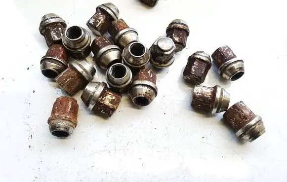 Chrysler 300 - 300C Nuts/bolts 