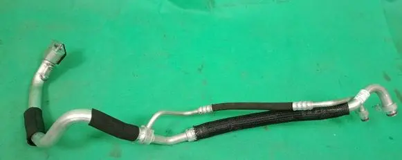 Mercedes-Benz C W204 Air conditioning (A/C) pipe/hose A2048304716