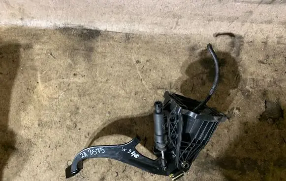 Mercedes-Benz B W246 W242 Clutch pedal A2462900619