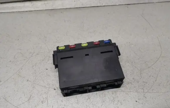 Lexus IS 220D-250-350 Fuse module 8921153020