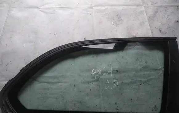 BMW 5 E60 E61 Rear side window as2